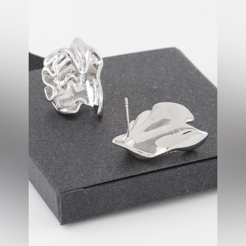 8J. Abstract Ripple In Time Earrings - Picture 2 of 4